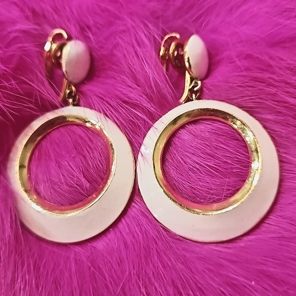 CROWN TRIFARI VTG‎ WHITE HOOP EARRINGS CIRCA 50-60s MOD ERA